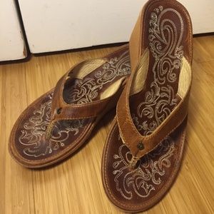 OluKai Paniolo Leather Wedge Flip Flops, size 5